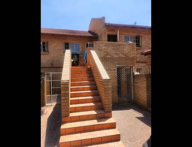 3 BEDROOM APARTMENT FOR SALE IN TURFFONTEIN